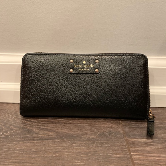 kate spade Handbags - PRICE DROP! NWOT Kate Spade Zip around wallet